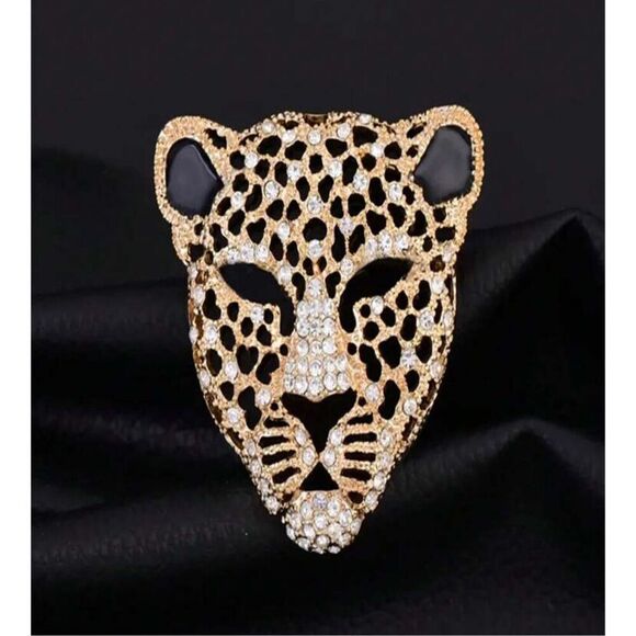 Gorgeous Leopard Brooch - Picture 4 of 7